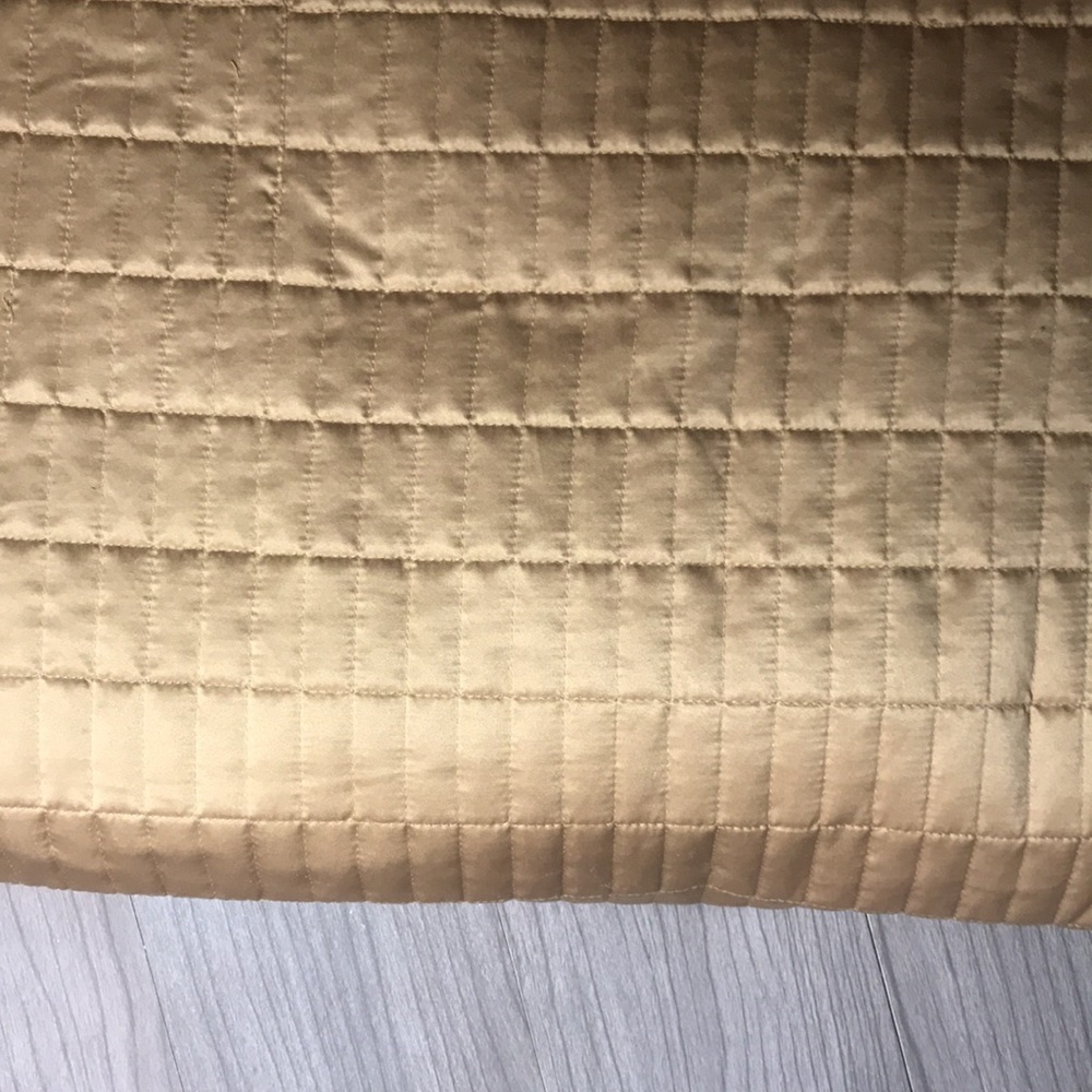 Queen/King size luxury coverlet, 90”x108” - Picture 2 of 5